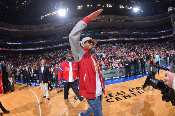 篮球勇士球星连续三场助攻上双