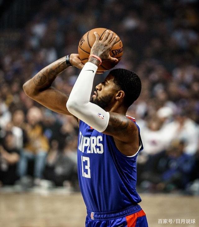 我懂用户晒视频：疑似泰山球迷看亚冠试图进入国安看台未果