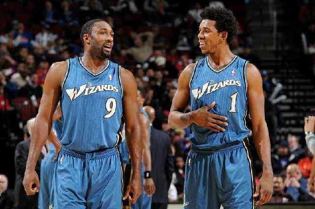 棒球与微观气象学解析球场内风向对左外野手追逐飞球路径的实时干扰