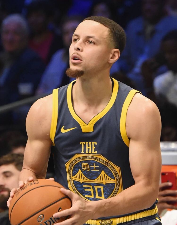 名场面！韩国冰球大赛恶意犯规仍不敌中国队，赛后不服直接群殴＂